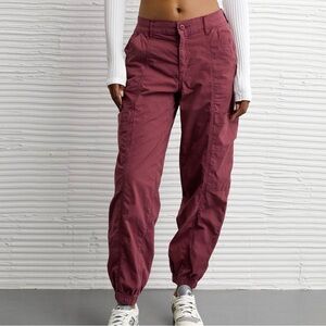 NWT American Eagle Wine Snappy Stretch High-Waisted Baggy Cargo Jogger - 2 Reg